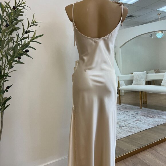 Lola Dress || Champagne Gold BD103 - Picture 3 of 10